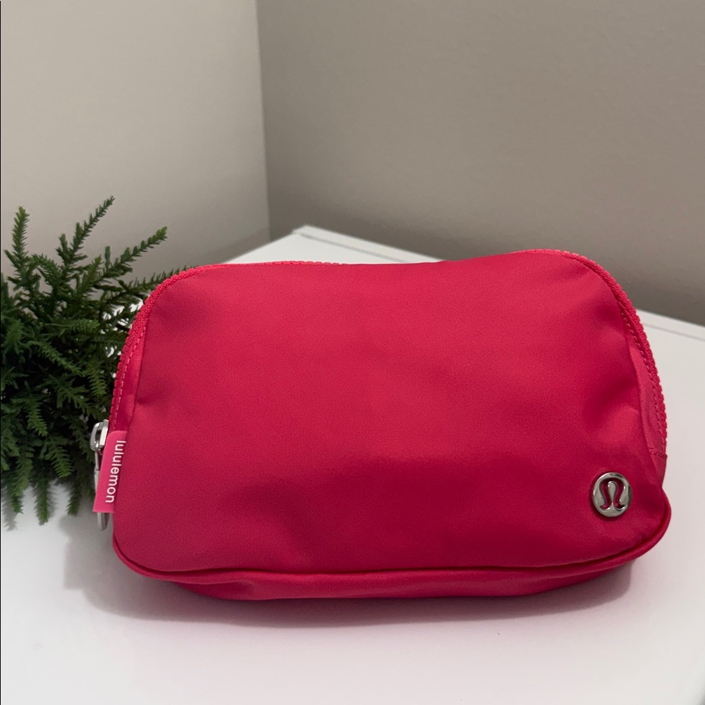 🎀 Lululemon belt bag mini sling bag